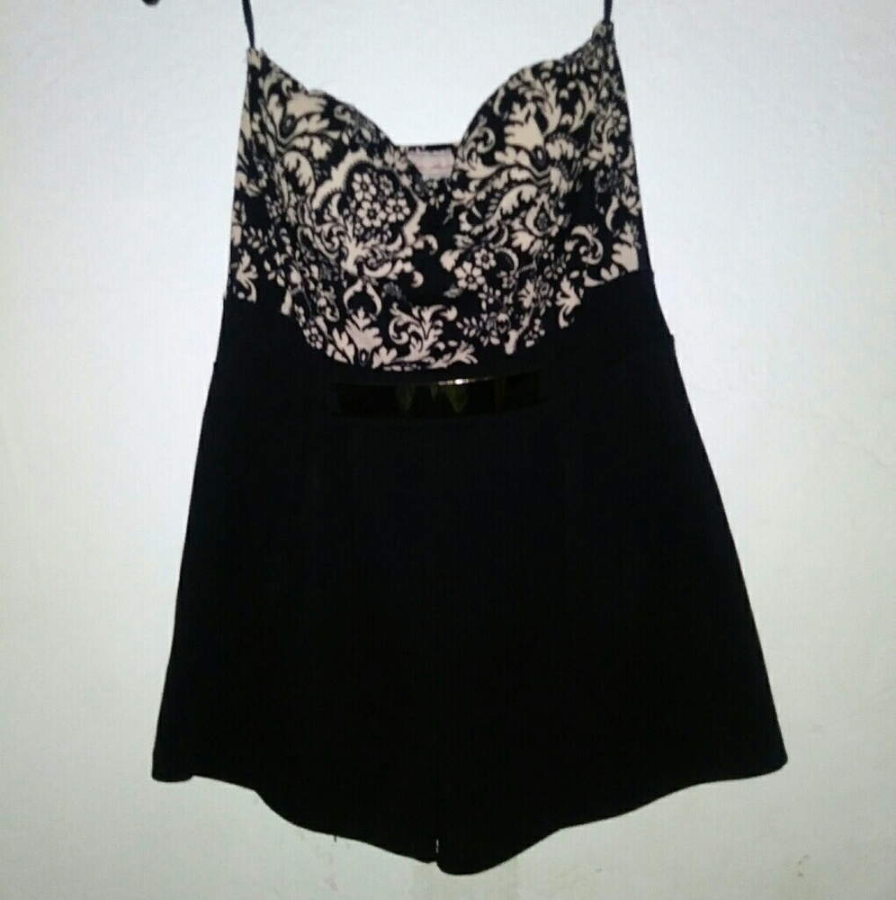 Strapless romper